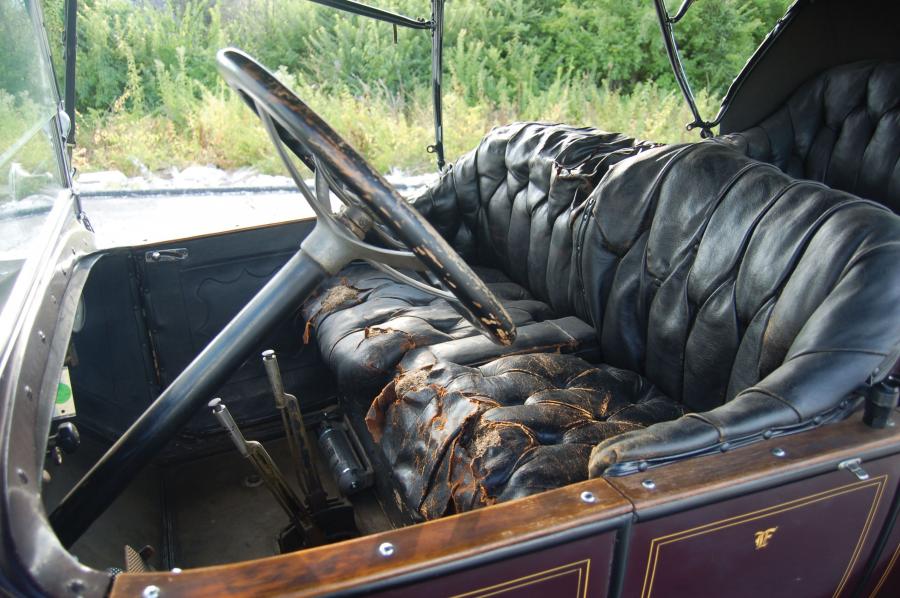 Интерьер Kissel Model 40 Touring 1914 года  (фото 5 из 7)